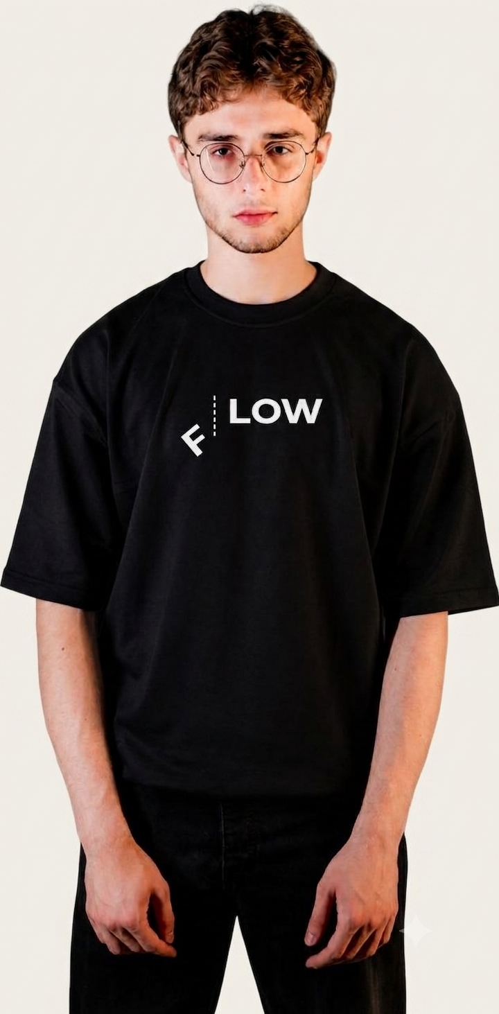 oversized crewneck t-shirt.Flow